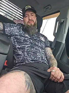 Snapshot of Beardedtattood chatting on 06/26/26, 11:58 Beardedtattood online show from 06/26/26, 11:58