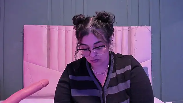 Reginavegaa online show from 02/04/25, 05:45