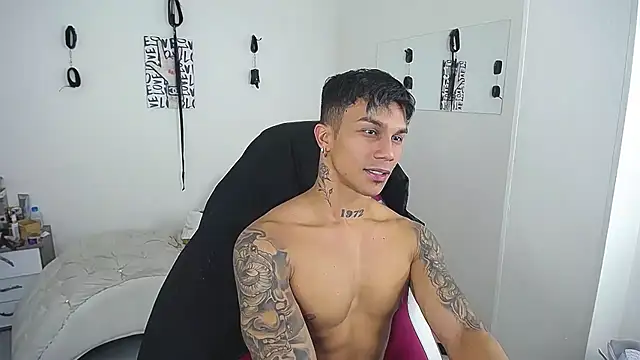 Snapshot of Leonard_Price chatting on 03/10/26, 03:11 Leonard Price online show from 03/10/26, 03:11