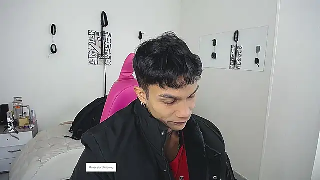 Snapshot of Leonard_Price chatting on 03/19/26, 03:43 Leonard Price online show from 03/19/26, 03:43