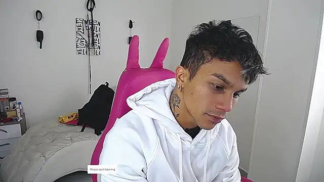 Snapshot of Leonard_Price chatting on 03/27/26, 01:11 Leonard Price online show from 03/27/26, 01:11