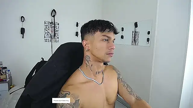 Snapshot of Leonard_Price chatting on 03/29/26, 11:43 Leonard Price online show from 03/29/26, 11:43