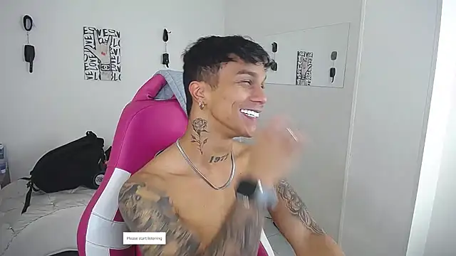 Snapshot of Leonard_Price chatting on 04/16/26, 11:33 Leonard Price online show from 04/16/26, 11:33