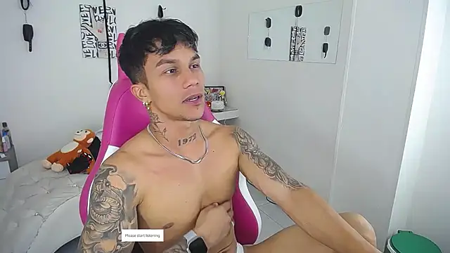 Snapshot of Leonard_Price chatting on 04/21/26, 01:42 Leonard Price online show from 04/21/26, 01:42