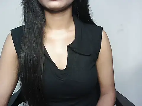 Snapshot of RIYAA_2 chatting on 10/08/25, 09:40 RIYAA 2 online show from 10/08/25, 09:40