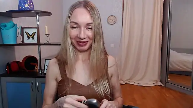 Snapshot of catAlisa chatting on 12/03/24, 10:28 catAlisa online show from 12/03/24, 10:28