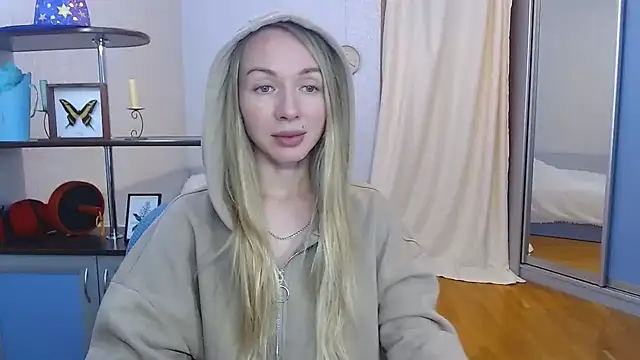 Snapshot of catAlisa chatting on 12/12/24, 10:13 catAlisa online show from 12/12/24, 10:13