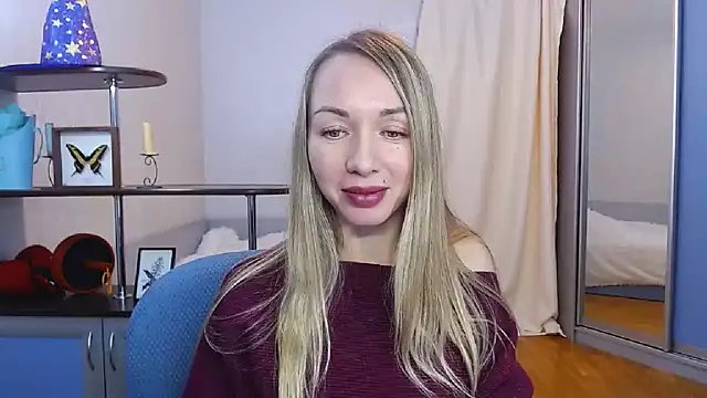 Snapshot of catAlisa chatting on 12/20/24, 10:05 catAlisa online show from 12/20/24, 10:05