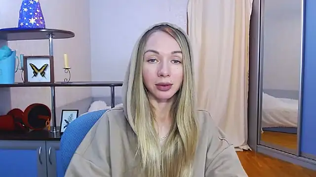 Snapshot of catAlisa chatting on 12/21/24, 04:14 catAlisa online show from 12/21/24, 04:14