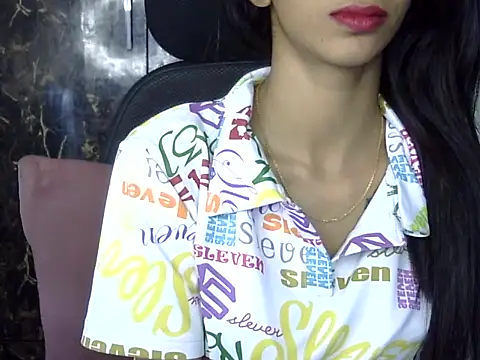 MAAYRA 09 online show from 01/30/25, 06:43