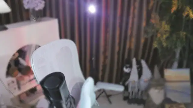 Arwyn-rr online show from 11/17/25, 10:32