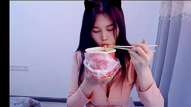 Snapshot of Little-sweet chatting on 11/02/25, 01:08 Little-sweet online show from 11/02/25, 01:08