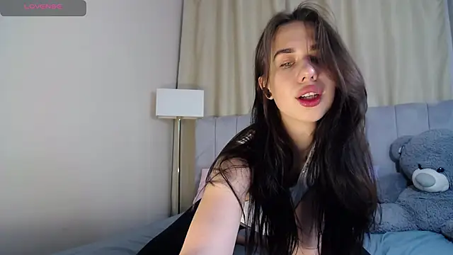 Snapshot of Erikka__ chatting on 07/23/26, 06:44 Erikka online show from 07/23/26, 06:44