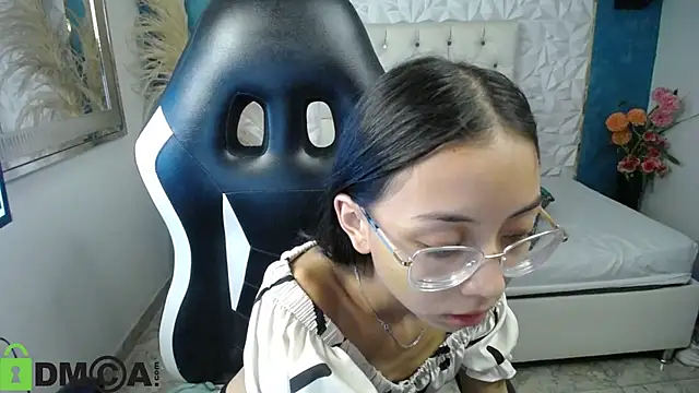 Snapshot of NathaliaSweet_11 chatting on 03/15/25, 05:04 NathaliaSweet 11 online show from 03/15/25, 05:04