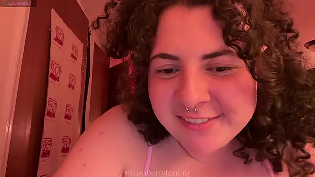 Snapshot of RaspberryTommyFTM chatting on 09/25/25, 03:43 RaspberryTommyFTM online show from 09/25/25, 03:43