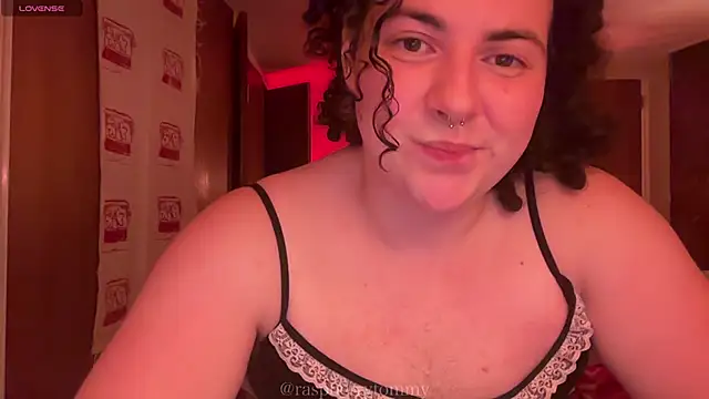 Snapshot of RaspberryTommyFTM chatting on 10/06/25, 02:53 RaspberryTommyFTM online show from 10/06/25, 02:53