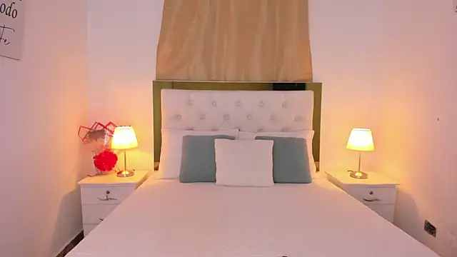 Snapshot of SofiaBosch chatting on 09/18/25, 01:18 SofiaBosch online show from 09/18/25, 01:18