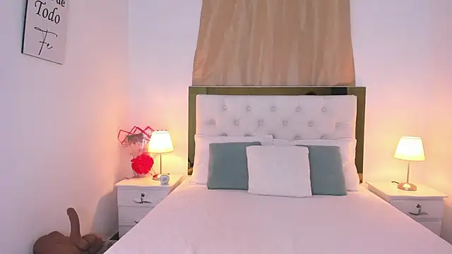 Snapshot of SofiaBosch chatting on 09/20/25, 12:55 SofiaBosch online show from 09/20/25, 12:55