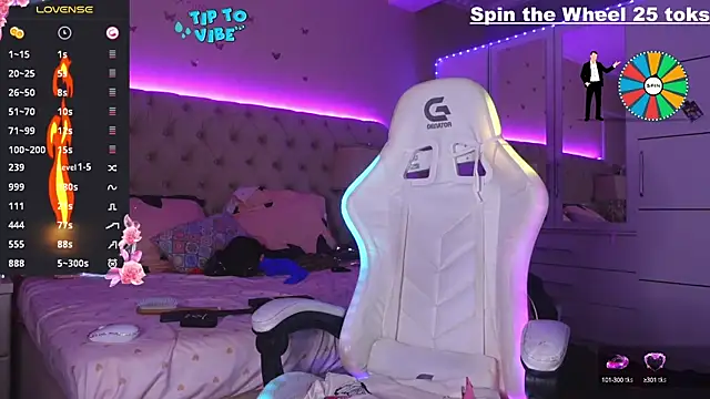 Snapshot of Alicia007 chatting on 01/28/25, 06:16 Alicia007 online show from 01/28/25, 06:16