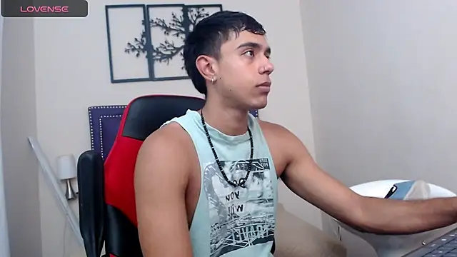 Snapshot of karlgiles_ chatting on 12/01/24, 07:47 karlgiles online show from 12/01/24, 07:47