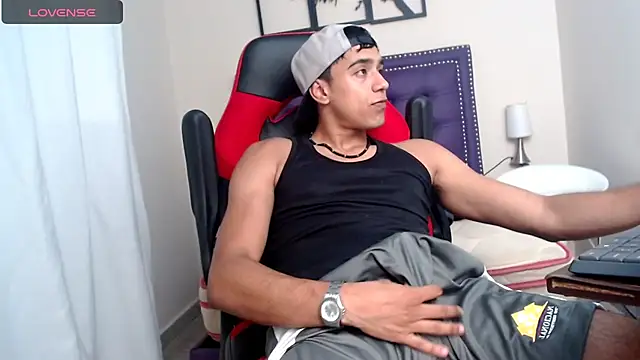 Snapshot of karlgiles_ chatting on 12/08/24, 05:55 karlgiles online show from 12/08/24, 05:55