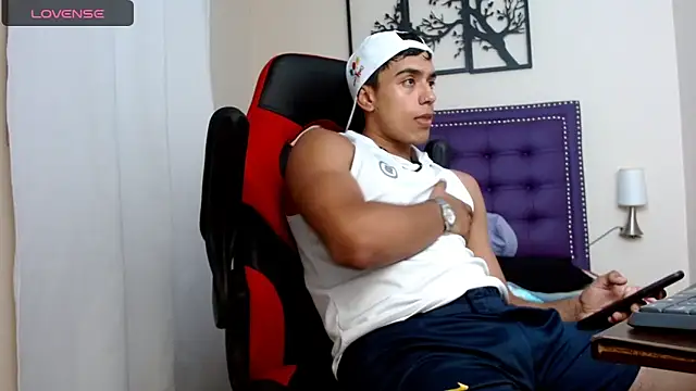 Snapshot of karlgiles_ chatting on 12/10/24, 06:28 karlgiles online show from 12/10/24, 06:28