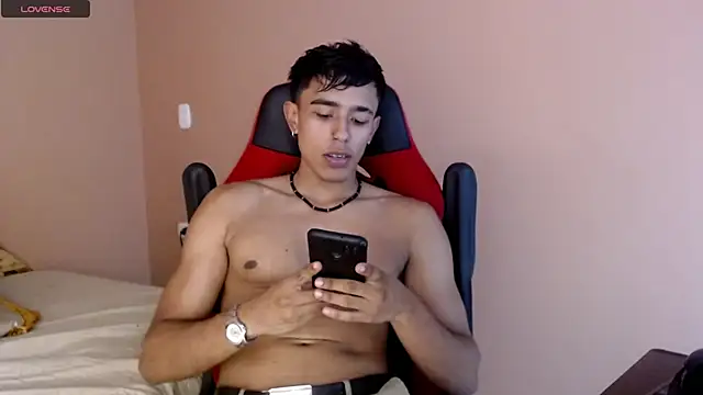 Snapshot of karlgiles_ chatting on 02/06/25, 06:13 karlgiles online show from 02/06/25, 06:13