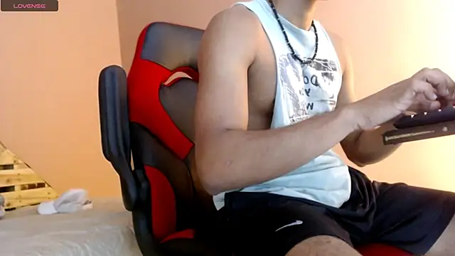 Snapshot of karlgiles_ chatting on 02/07/25, 06:45 karlgiles online show from 02/07/25, 06:45