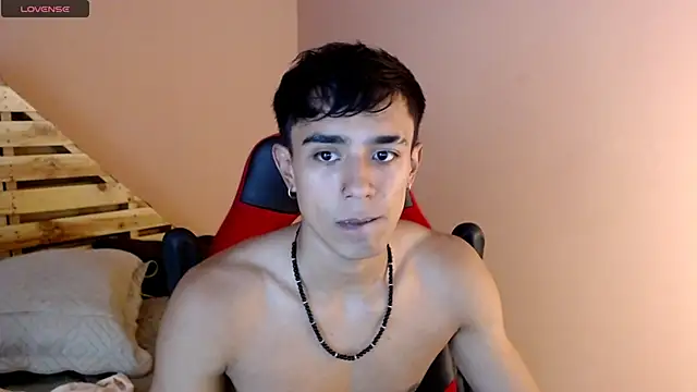 Snapshot of karlgiles_ chatting on 02/14/25, 05:46 karlgiles online show from 02/14/25, 05:46