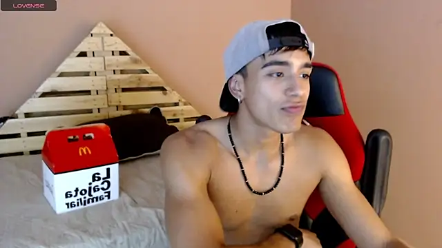 Snapshot of karlgiles_ chatting on 02/15/25, 06:44 karlgiles online show from 02/15/25, 06:44