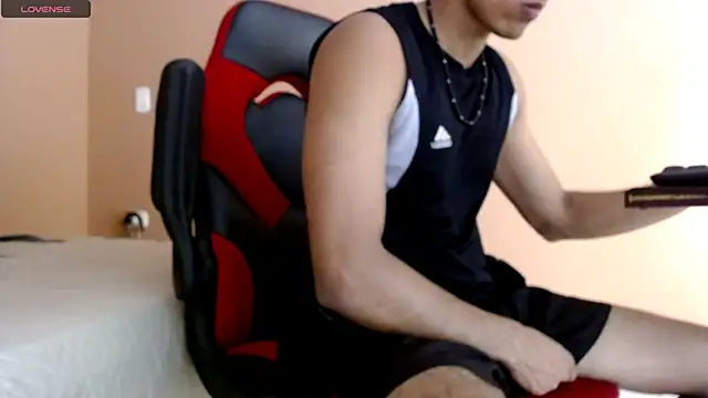 Snapshot of karlgiles_ chatting on 02/17/25, 06:37 karlgiles online show from 02/17/25, 06:37