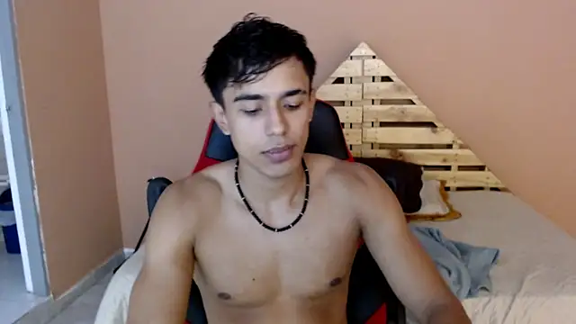 Snapshot of karlgiles_ chatting on 02/22/25, 06:41 karlgiles online show from 02/22/25, 06:41