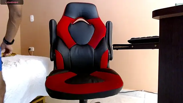 Snapshot of karlgiles_ chatting on 02/23/25, 06:34 karlgiles online show from 02/23/25, 06:34