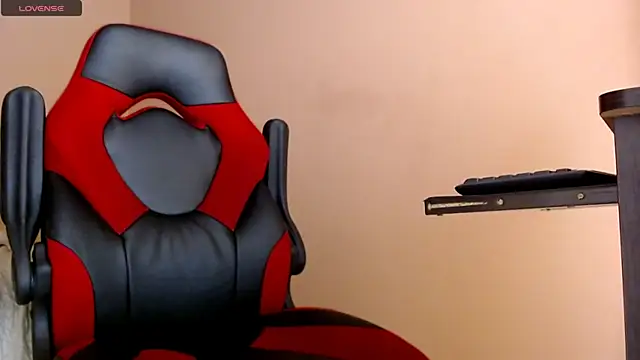 Snapshot of karlgiles_ chatting on 03/10/25, 06:56 karlgiles online show from 03/10/25, 06:56