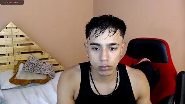 Snapshot of karlgiles_ chatting on 03/15/25, 07:38 karlgiles online show from 03/15/25, 07:38