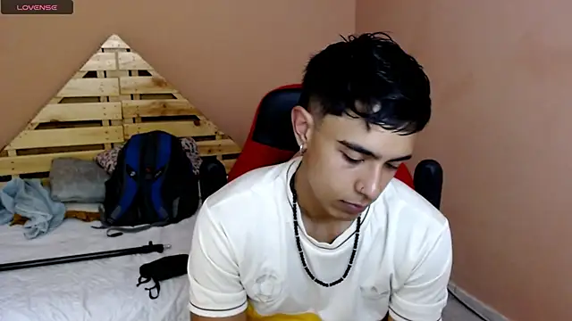 Snapshot of karlgiles_ chatting on 03/20/25, 05:47 karlgiles online show from 03/20/25, 05:47