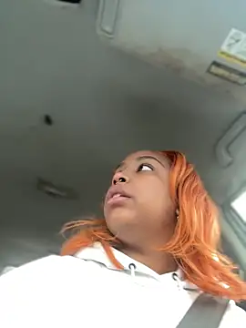 Snapshot of Jayhoney25 chatting on 10/27/25, 04:00 Jayhoney25 online show from 10/27/25, 04:00