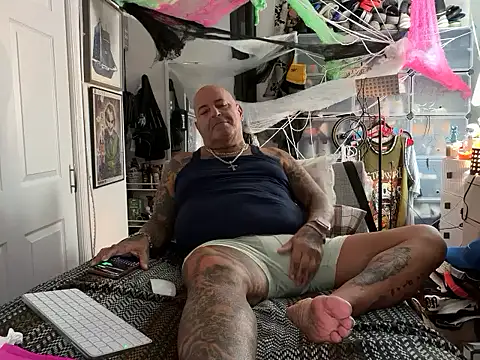 joeytatts66 online show from 10/01/25, 01:22