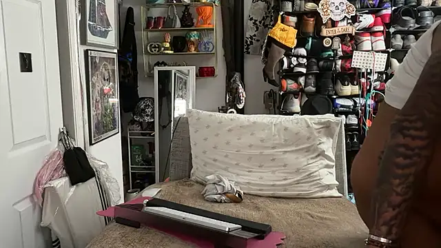 joeytatts66 online show from 02/15/26, 03:03