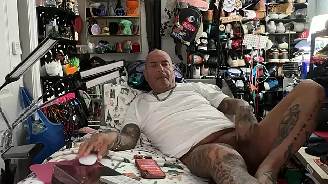 Snapshot of joeytatts66 chatting on 06/27/26, 01:54 joeytatts66 online show from 06/27/26, 01:54