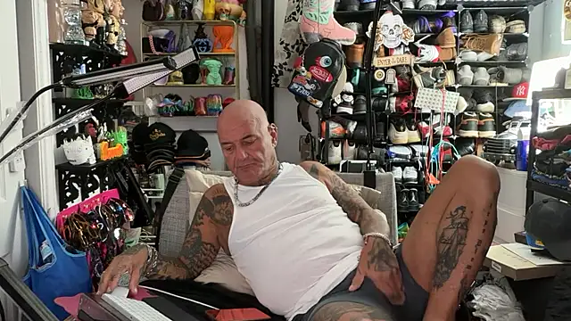 Snapshot of joeytatts66 chatting on 07/13/26, 01:30 joeytatts66 online show from 07/13/26, 01:30