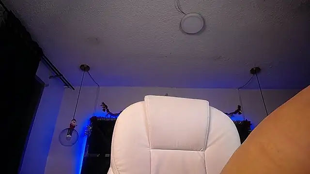 Snapshot of MIA_YOURHOTTIE chatting on 12/10/24, 02:27 MIA YOURHOTTIE online show from 12/10/24, 02:27