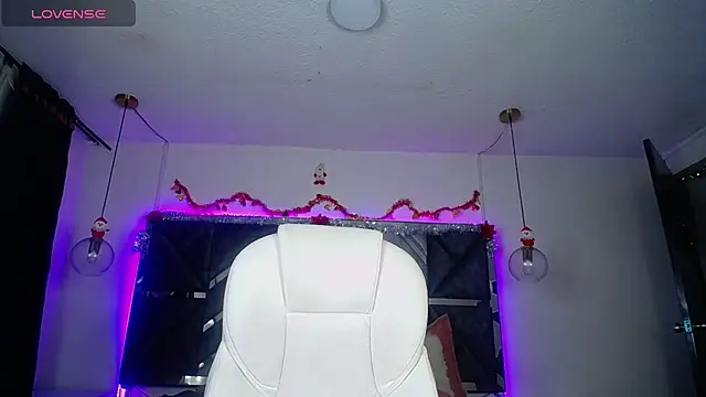 Snapshot of MIA_YOURHOTTIE chatting on 12/16/24, 04:34 MIA YOURHOTTIE online show from 12/16/24, 04:34