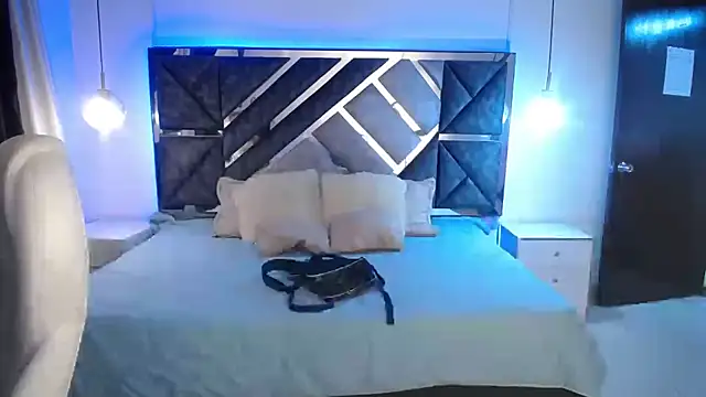 Snapshot of MIA_YOURHOTTIE chatting on 02/19/25, 02:12 MIA YOURHOTTIE online show from 02/19/25, 02:12