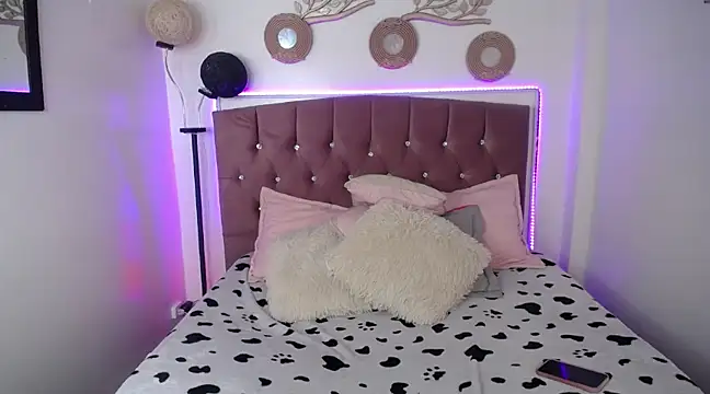 Snapshot of MIA_YOURHOTTIE chatting on 02/28/25, 03:26 MIA YOURHOTTIE online show from 02/28/25, 03:26