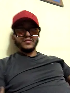 kmilo2405 online show from 12/17/25, 10:49