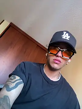 kmilo2405 online show from 04/03/26, 12:47