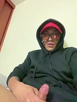 kmilo2405 online show from 04/11/26, 07:56