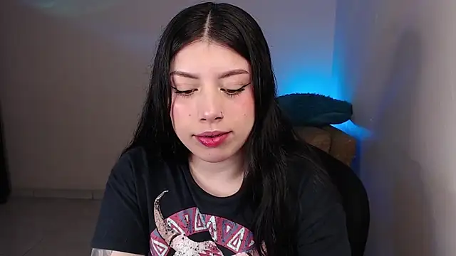 Snapshot of iam_emy chatting on 04/12/26, 07:24 iam emy online show from 04/12/26, 07:24