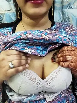 Snapshot of Sania-Love chatting on 04/30/26, 01:01 Sania-Love online show from 04/30/26, 01:01